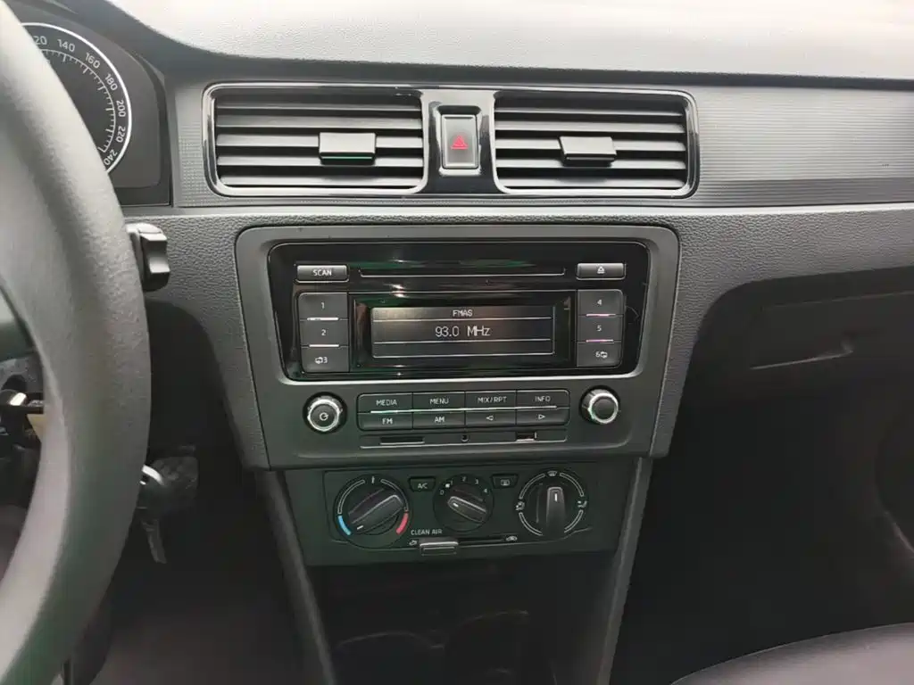 Skoda Rapid Spaceback — миниатюра 13