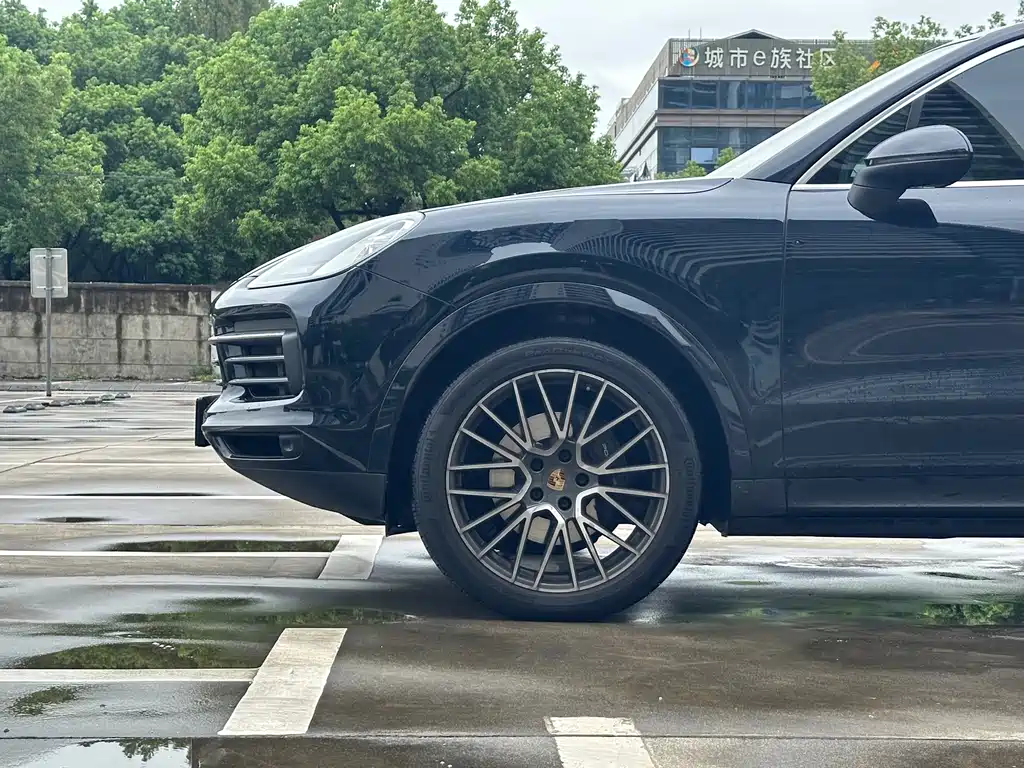 Porsche Cayenne — миниатюра 8