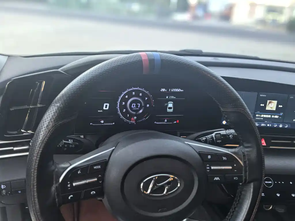 Hyundai Elantra — миниатюра 8