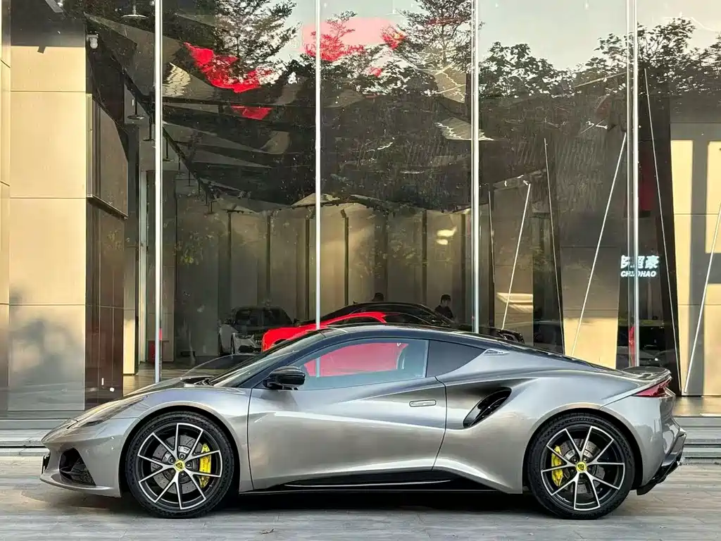 Lotus Emira — миниатюра 2