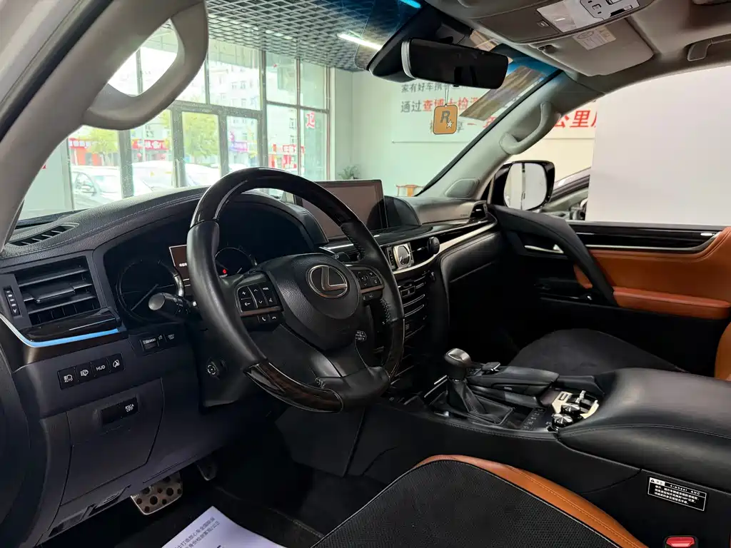 Lexus LX — миниатюра 9