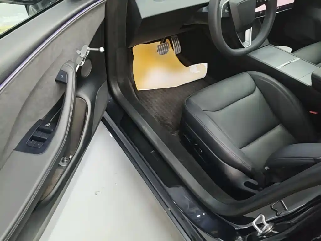 Tesla Model 3 — миниатюра 16