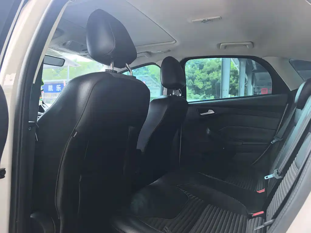 Ford Focus — миниатюра 6