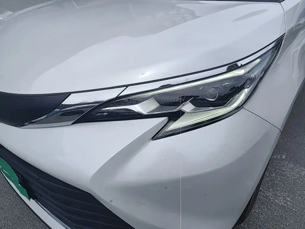 Toyota Sienna — миниатюра 24