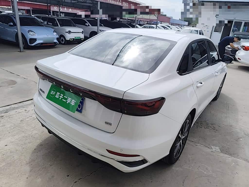 Geely Emgrand 1.5 л 2022 г. Белый, пробег 35000 км