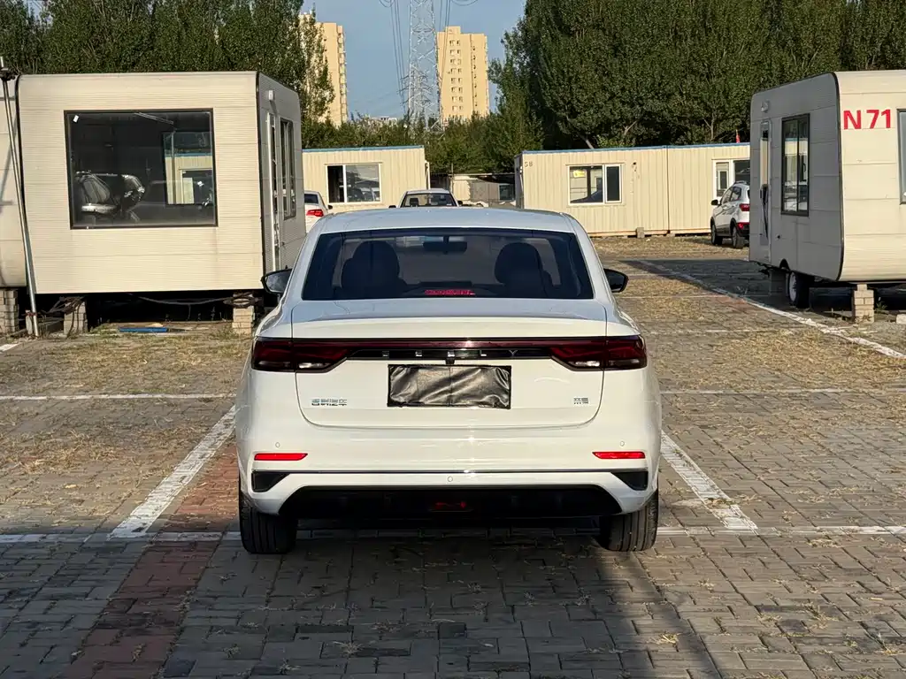 Geely Emgrand — миниатюра 6