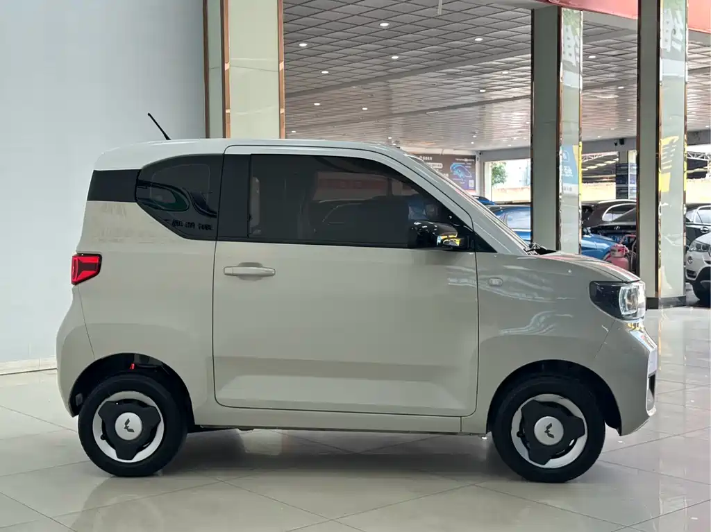 Wuling MINIEV — миниатюра 4