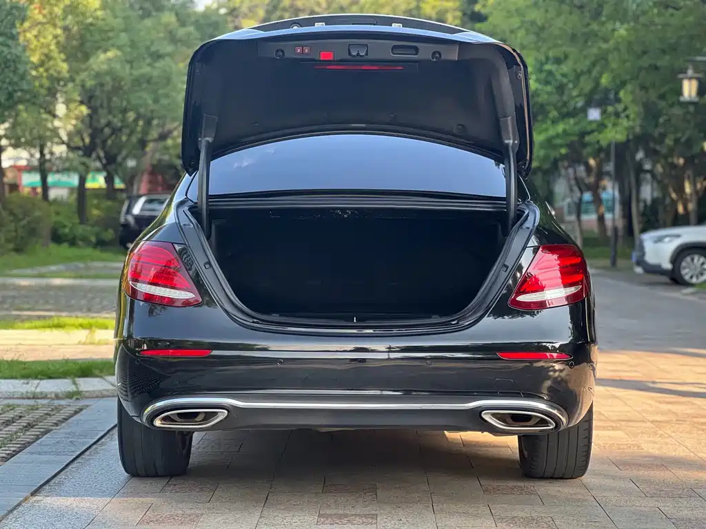 Mercedes-Benz E-Class — миниатюра 29