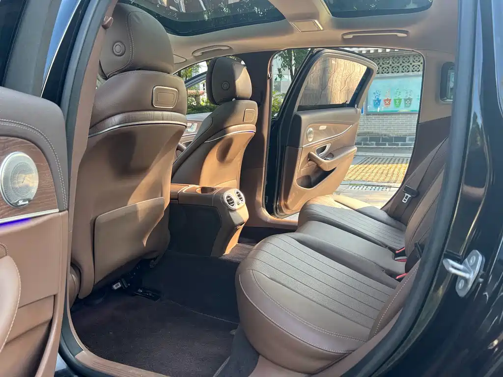 Mercedes-Benz E-Class — миниатюра 12