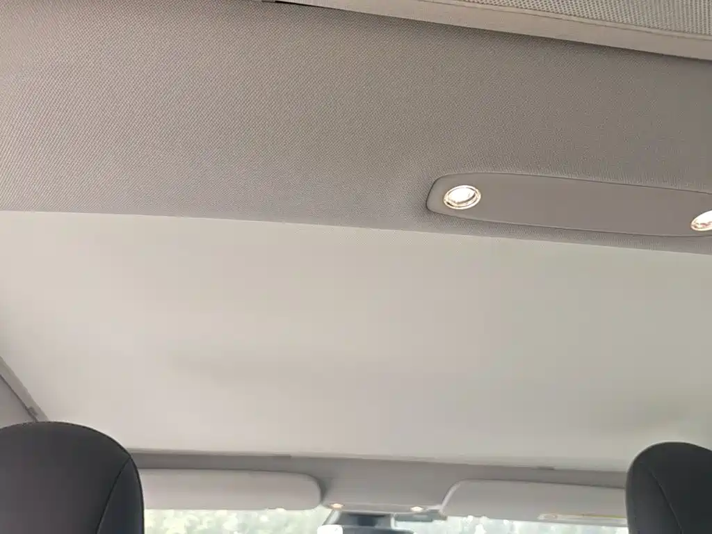 Tesla Model 3 — миниатюра 18
