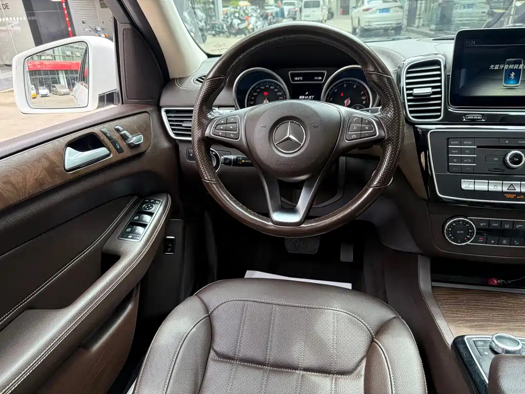 Mercedes-Benz GLE (Import) — миниатюра 12
