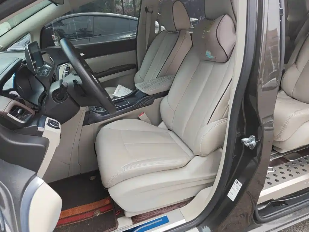 Buick GL8 — миниатюра 8
