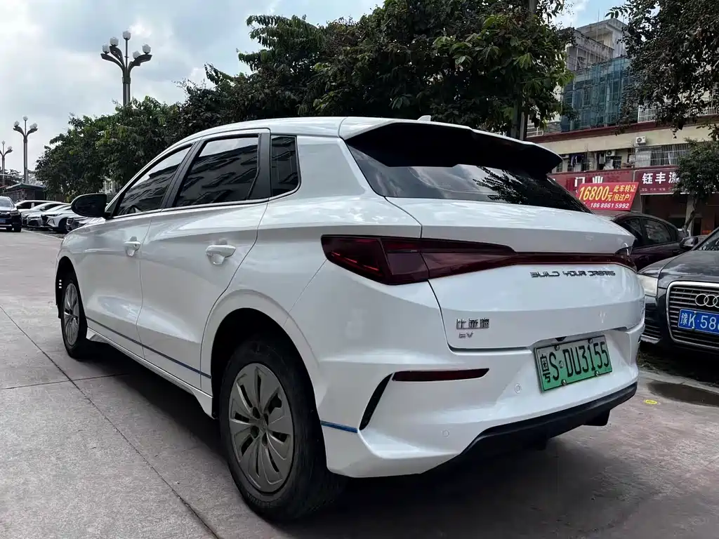 BYD E2