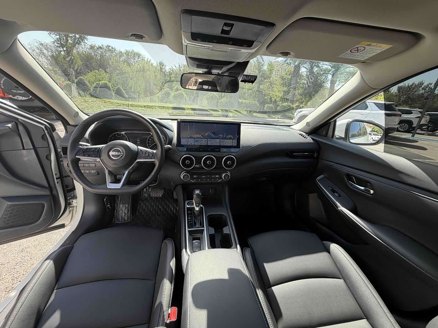 Nissan Sylphy 1.6 л 2024 г. Белый, пробег 24000 км