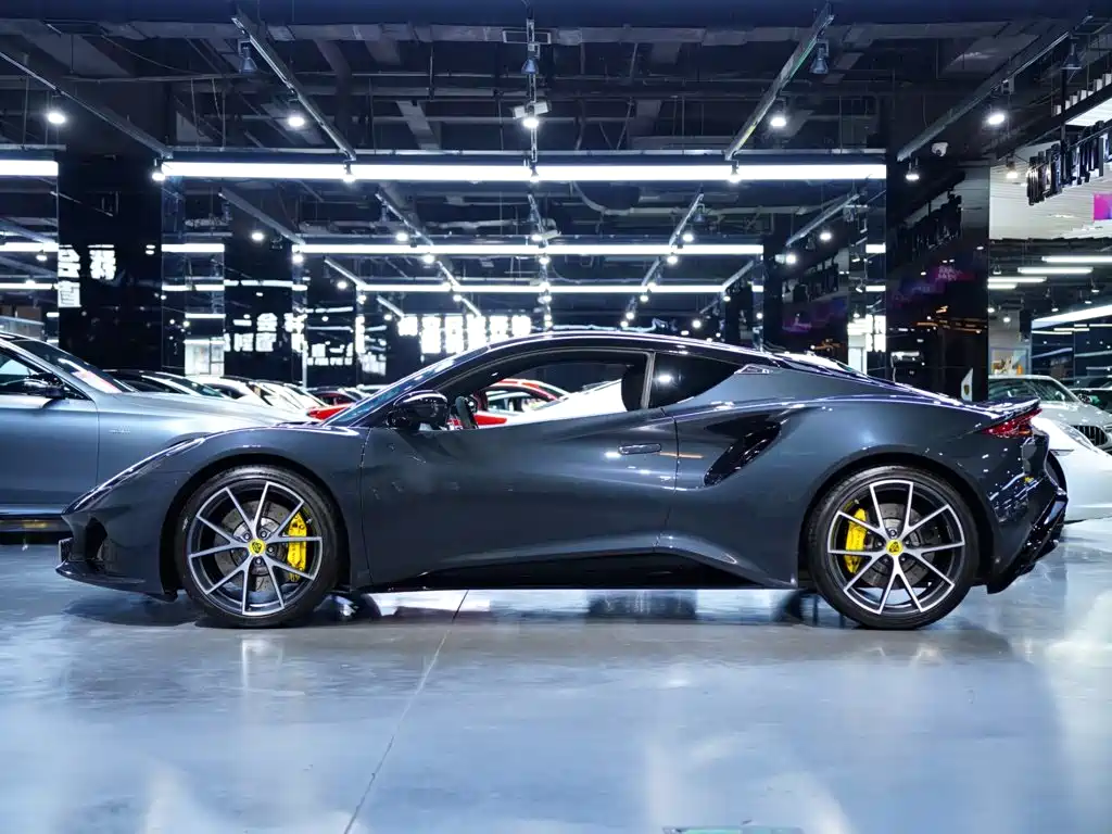 Lotus Emira — миниатюра 4