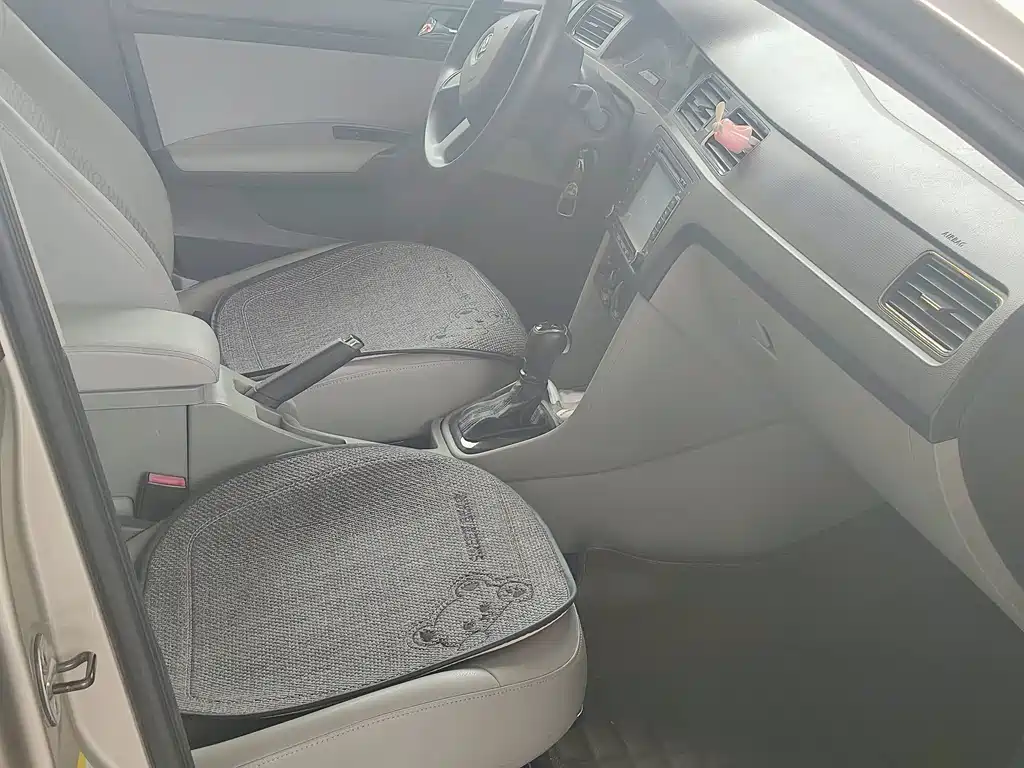 Skoda Rapid — миниатюра 7
