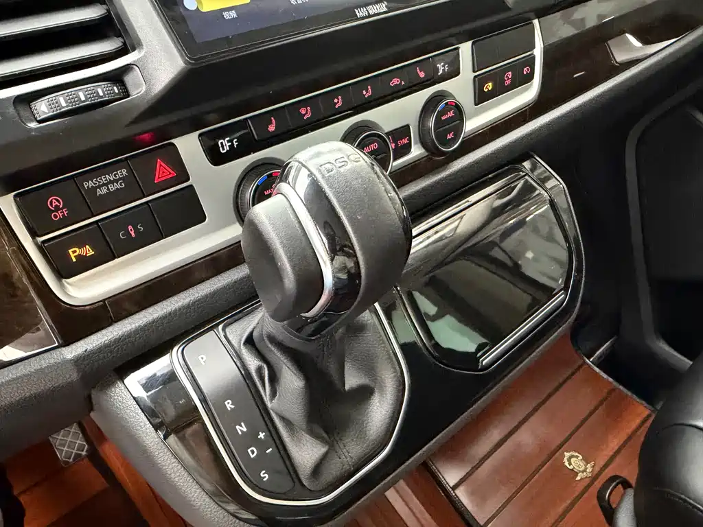 Volkswagen Multivan — миниатюра 12