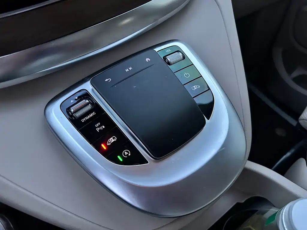 MERCEDES-BENZ V CLASS