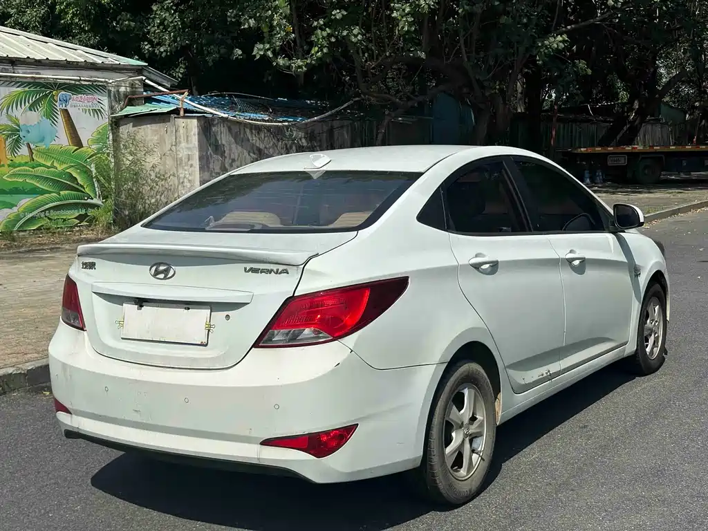 Hyundai Verna — миниатюра 5