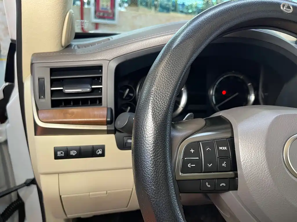 Lexus LX — миниатюра 7