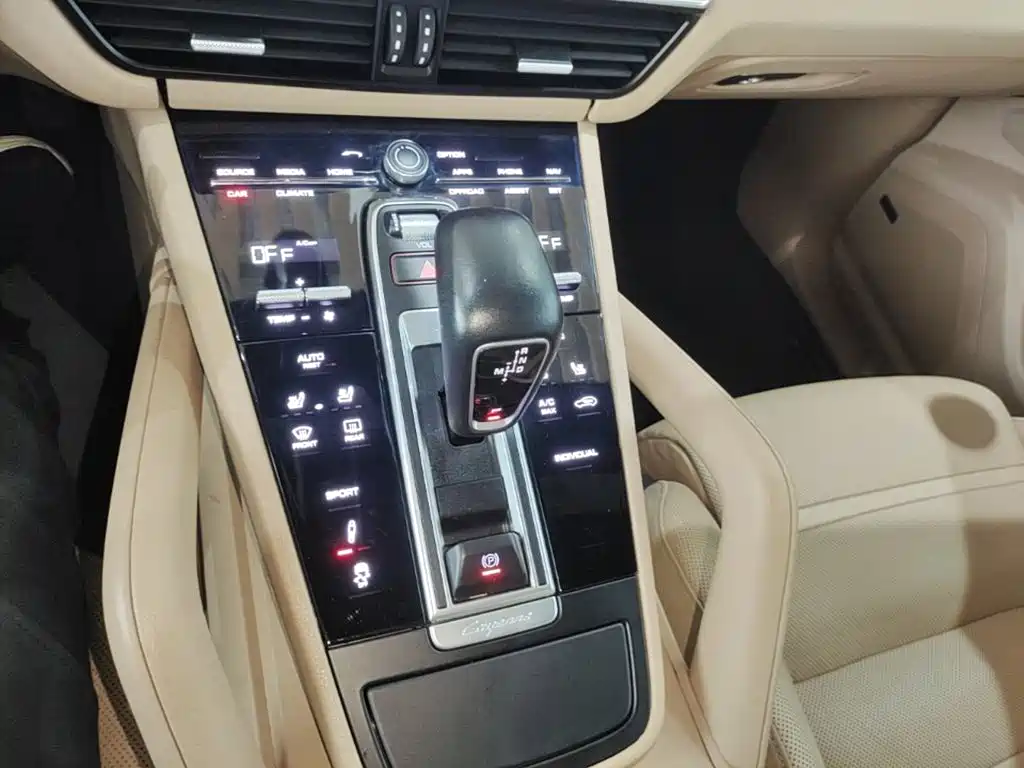 Porsche Cayenne — миниатюра 10