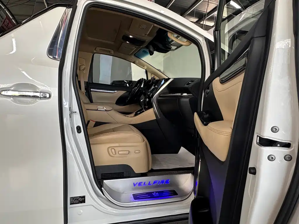 Toyota Vellfire — миниатюра 8
