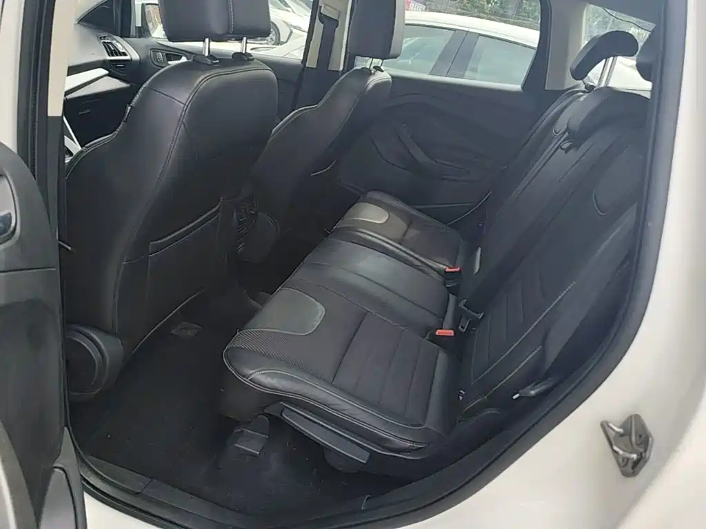 Ford Kuga — миниатюра 17