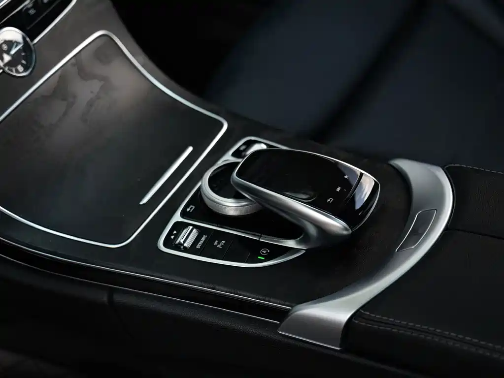 Mercedes-Benz C-Class — миниатюра 12
