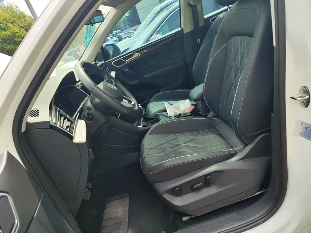 Volkswagen Tiguan L — миниатюра 15