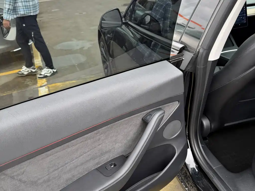 Tesla Model 3 — миниатюра 9