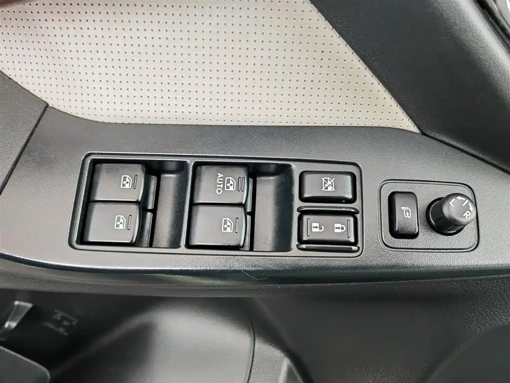 Subaru Forester 2013 2.5i AT Luxury
