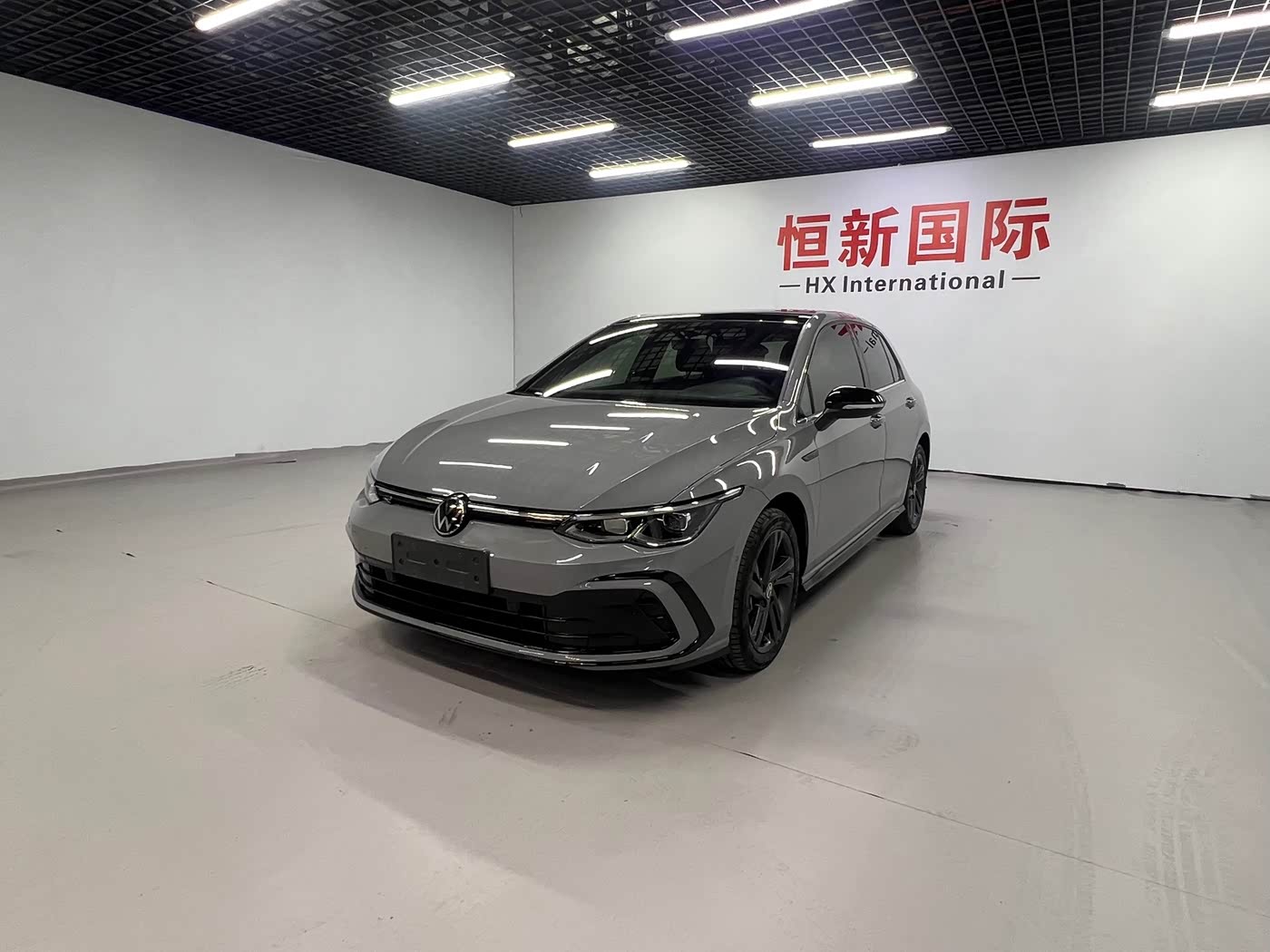 Volkswagen Golf 1.4 л 2024 г. Серебристо-серый, пробег 36000 км