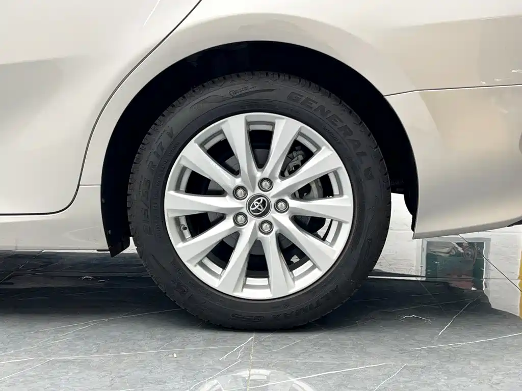 Toyota Camry — миниатюра 24