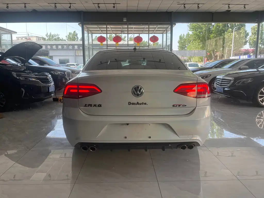 Volkswagen Lamando 2017 230TSI DSG