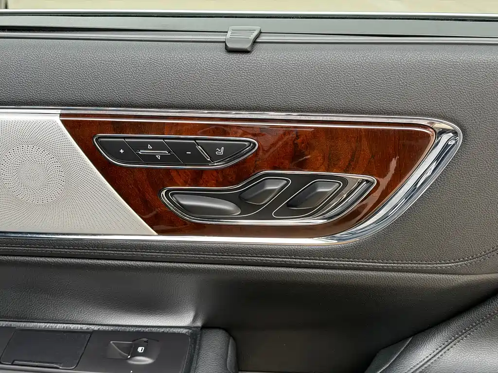Lincoln Continental — миниатюра 22