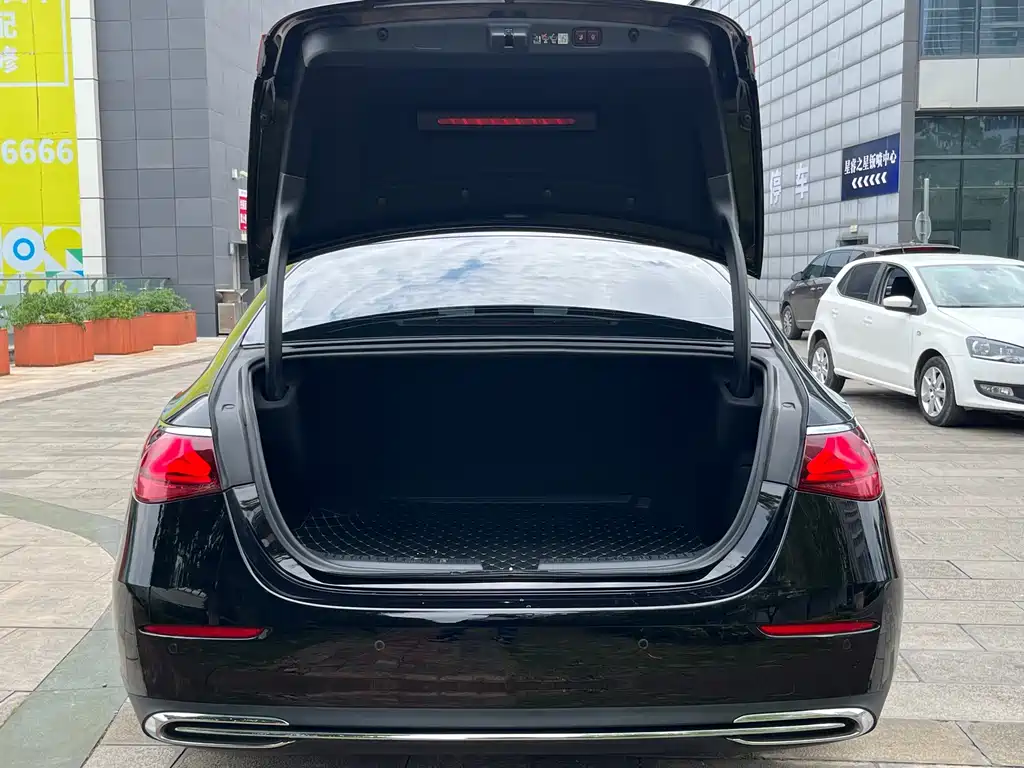 Mercedes-Benz E-Class — миниатюра 28