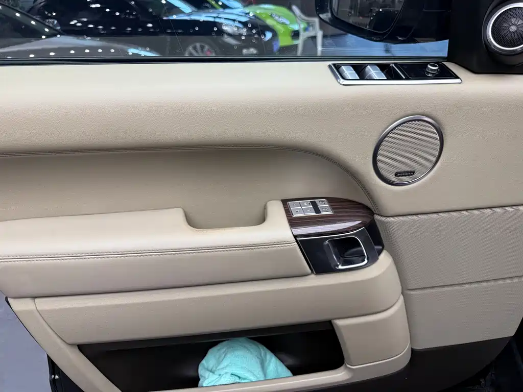 Land Rover Range Rover — миниатюра 19