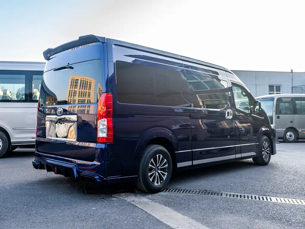Toyota HiAce 2024 3.5L AT