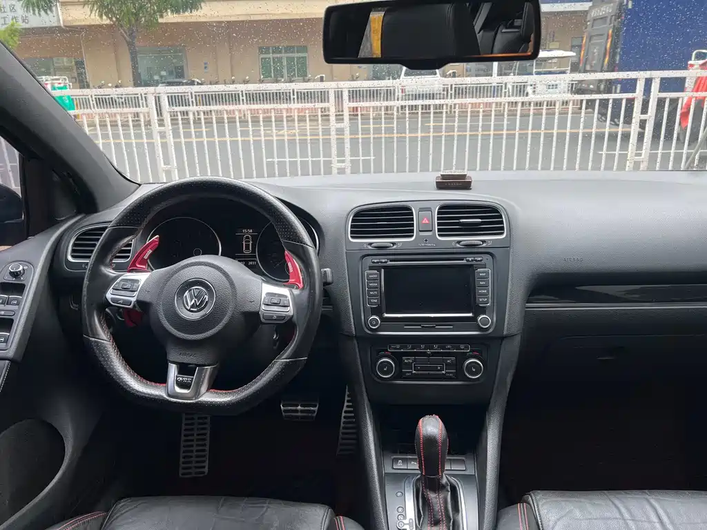 Volkswagen Golf GTI — миниатюра 13