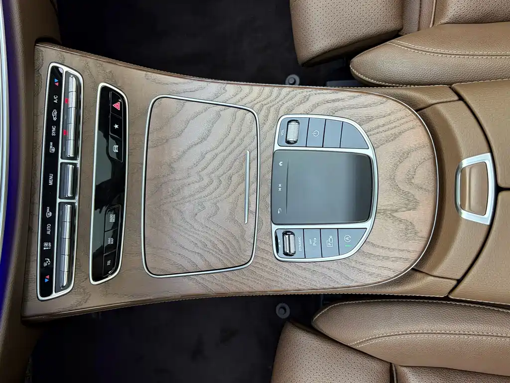 Mercedes-Benz E-Class — миниатюра 5