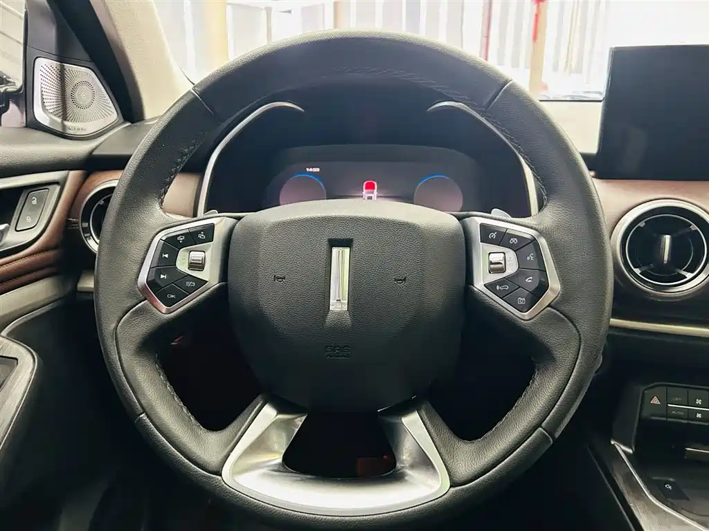 WEI PAI WEI BRAND VV6