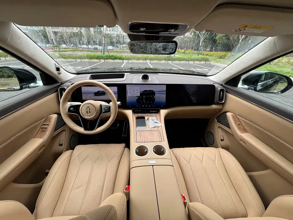 AITO ASK THE WORLD M8