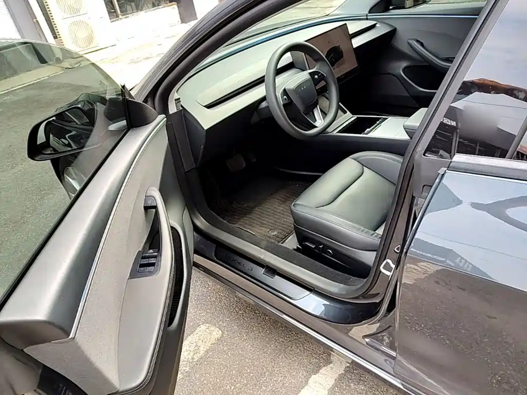 Tesla Model 3 — миниатюра 16