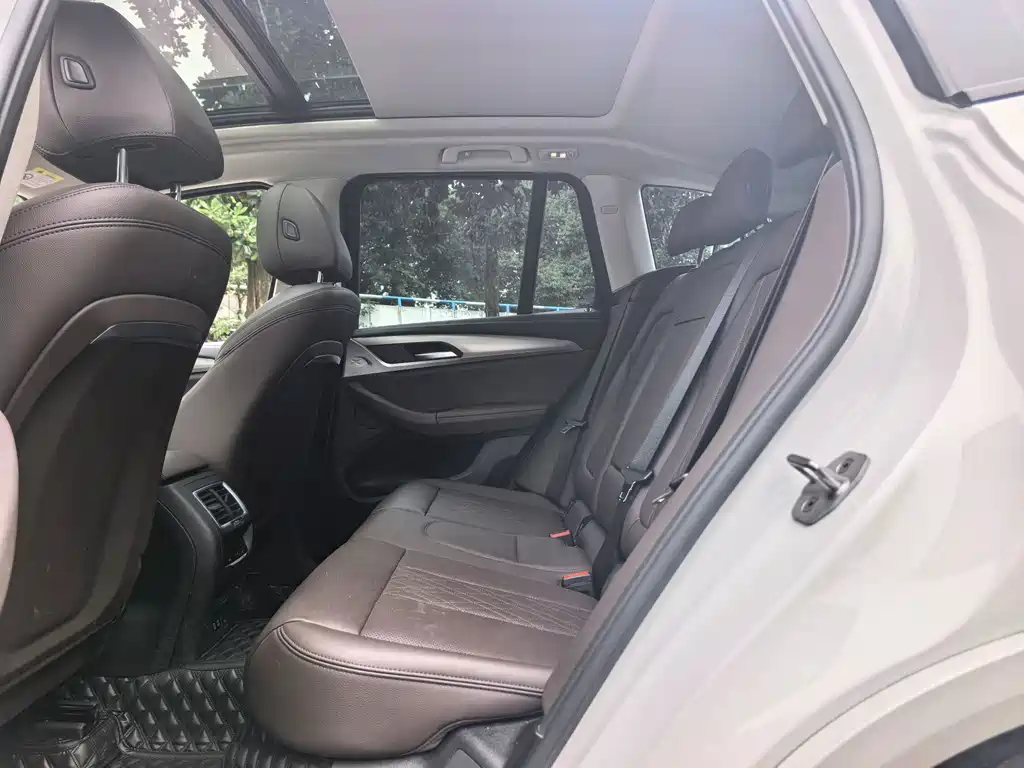 BMW iX3 — миниатюра 7
