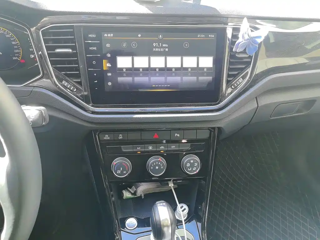 Volkswagen T-Roc — миниатюра 9