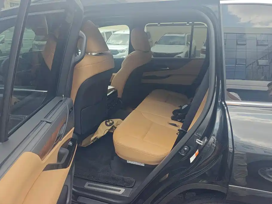 Lexus LX — миниатюра 11