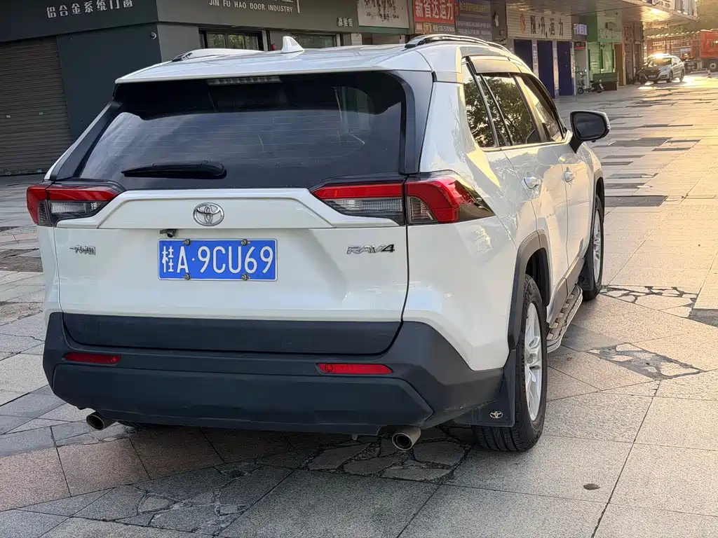 Toyota RAV4 2021 2.0L CVT