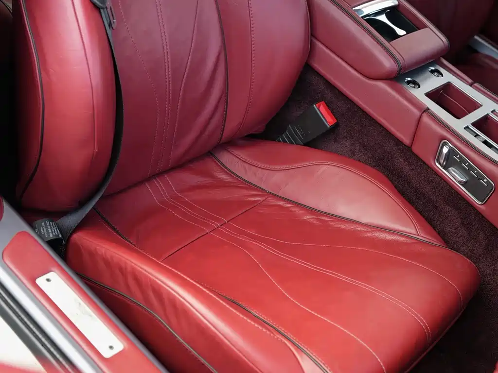 Aston Martin DB9 — миниатюра 8