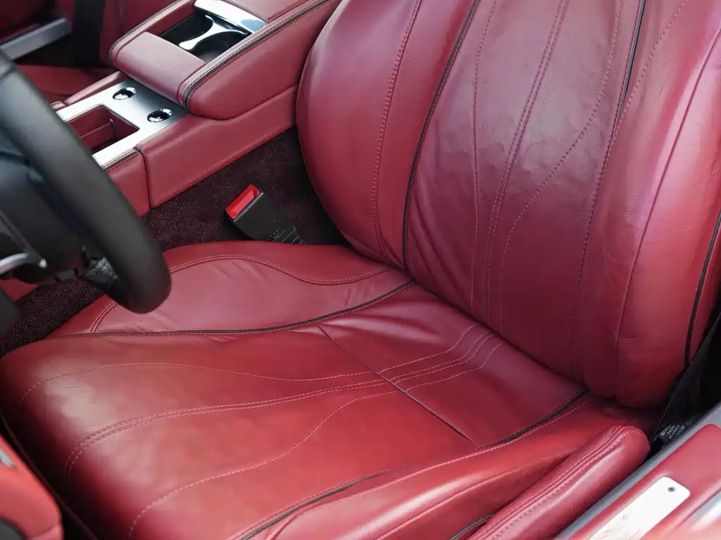 Aston Martin DB9 — миниатюра 7