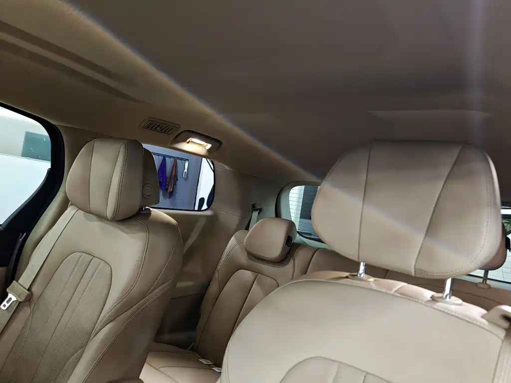Buick GL8 Hybrid — миниатюра 7